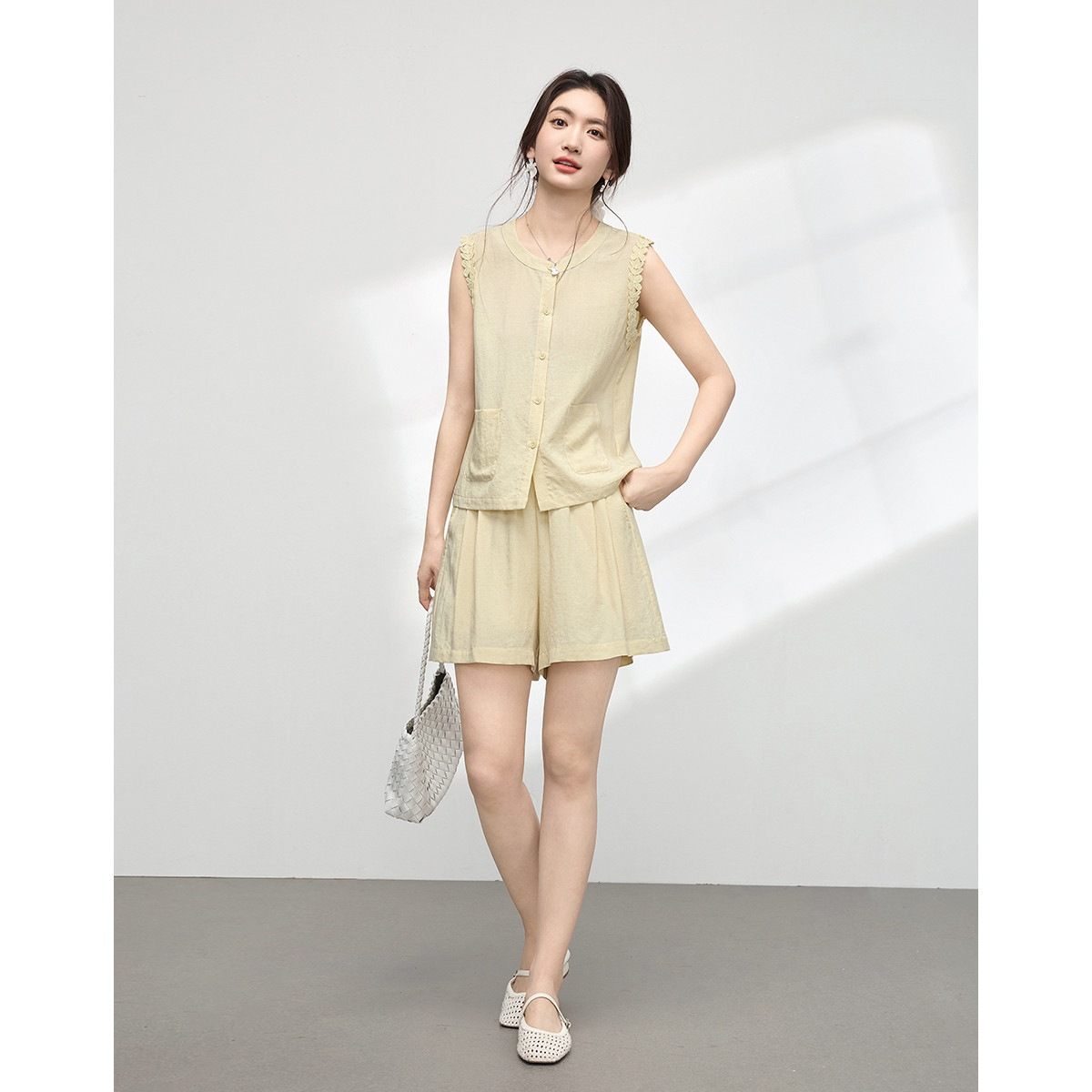 بدلة نسائية صفراء بدون أكمام م - مراجعة Elastic Lace Trim وسعره
